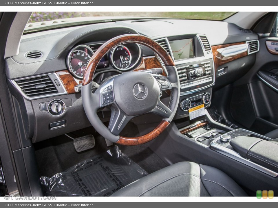Black Interior Dashboard for the 2014 Mercedes-Benz GL 550 4Matic #90247776