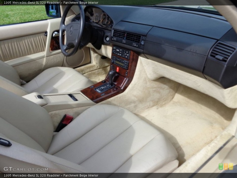 Parchment Beige Interior Photo for the 1995 Mercedes-Benz SL 320 Roadster #90289132