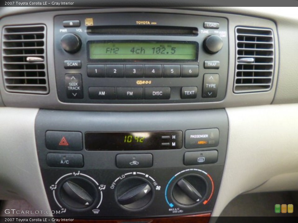Gray Interior Controls for the 2007 Toyota Corolla LE #90313356