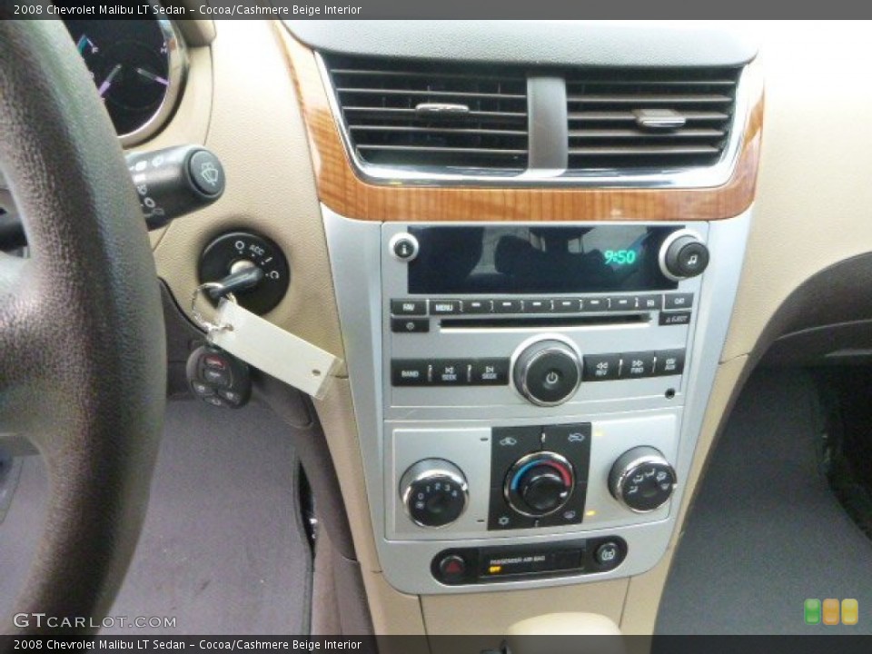 Cocoa/Cashmere Beige Interior Controls for the 2008 Chevrolet Malibu LT Sedan #90333384