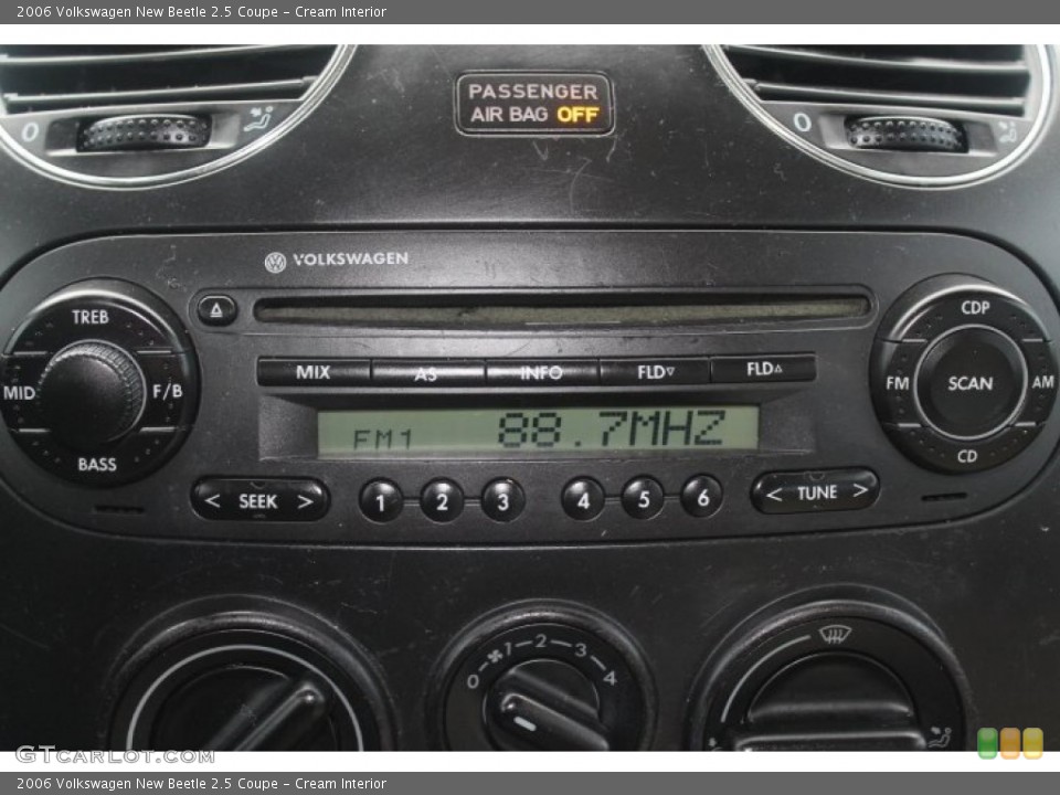 Cream Interior Audio System for the 2006 Volkswagen New Beetle 2.5 Coupe #90355440