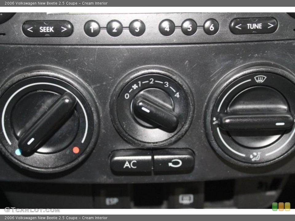 Cream Interior Controls for the 2006 Volkswagen New Beetle 2.5 Coupe #90355459