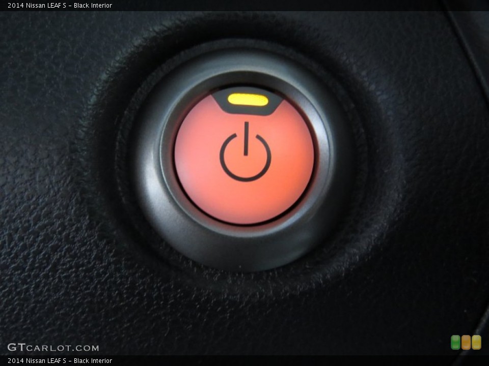 Black Interior Controls for the 2014 Nissan LEAF S #90362092