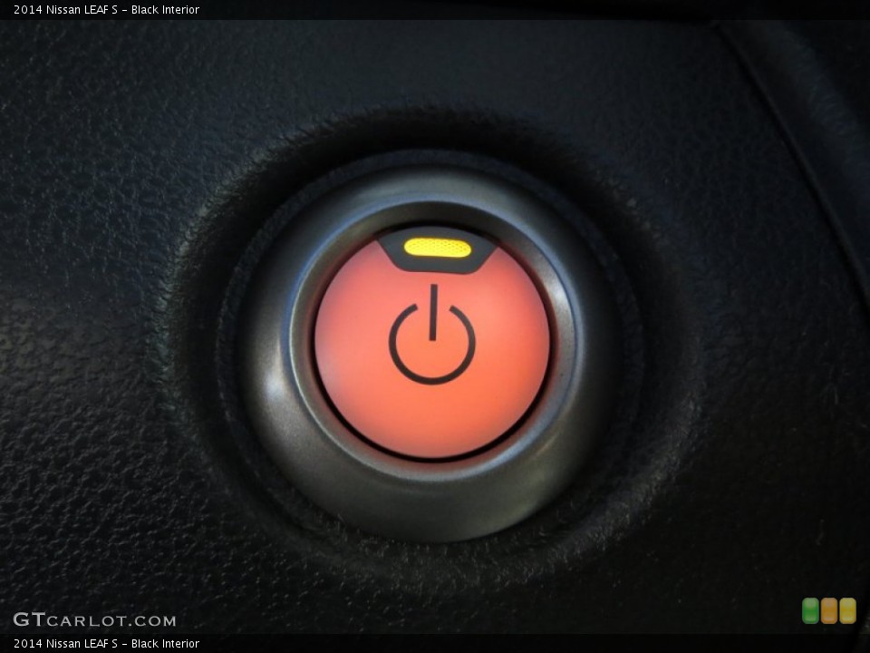 Black Interior Controls for the 2014 Nissan LEAF S #90364003