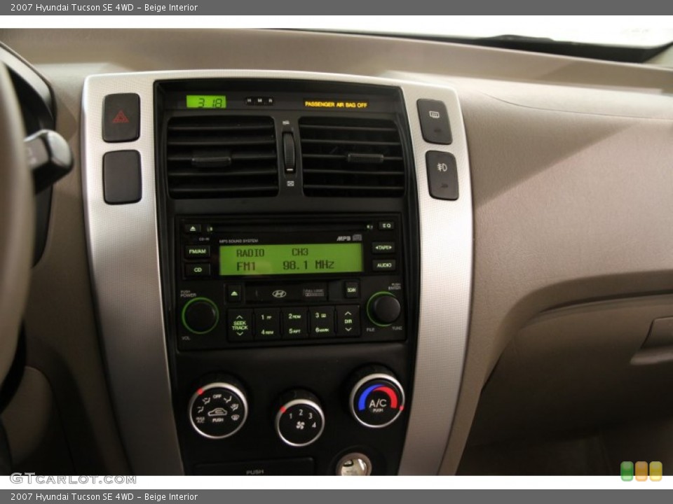 Beige Interior Controls for the 2007 Hyundai Tucson SE 4WD #90378608
