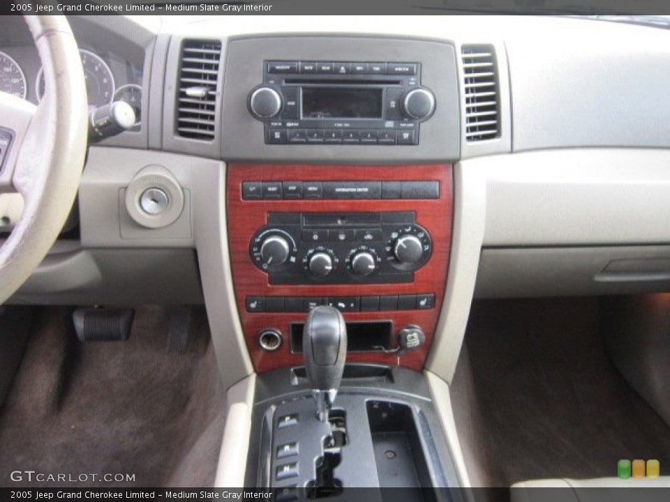 Medium Slate Gray Interior Controls for the 2005 Jeep Grand Cherokee Limited #90383192