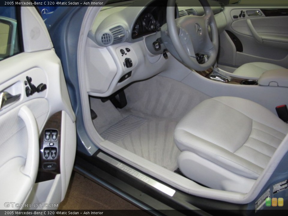 Ash Interior Photo for the 2005 Mercedes-Benz C 320 4Matic Sedan #90398772