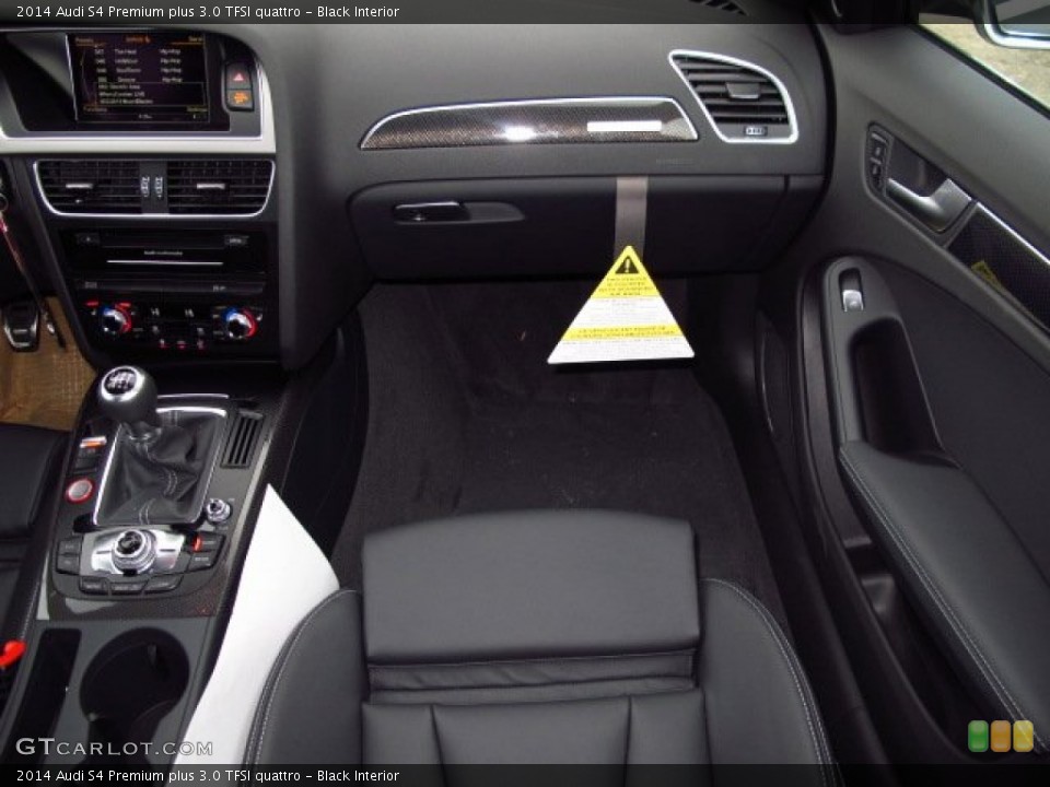 Black Interior Dashboard for the 2014 Audi S4 Premium plus 3.0 TFSI quattro #90515580