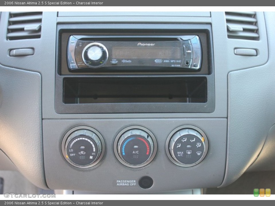 Charcoal Interior Controls for the 2006 Nissan Altima 2.5 S Special Edition #90616616