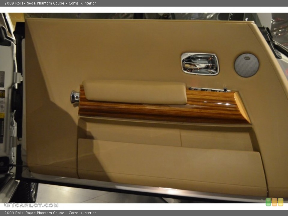 Cornsilk Interior Door Panel for the 2009 Rolls-Royce Phantom Coupe #90634095