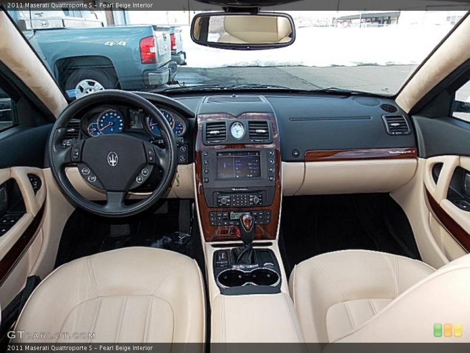 Pearl Beige Interior Dashboard for the 2011 Maserati Quattroporte S #90779604