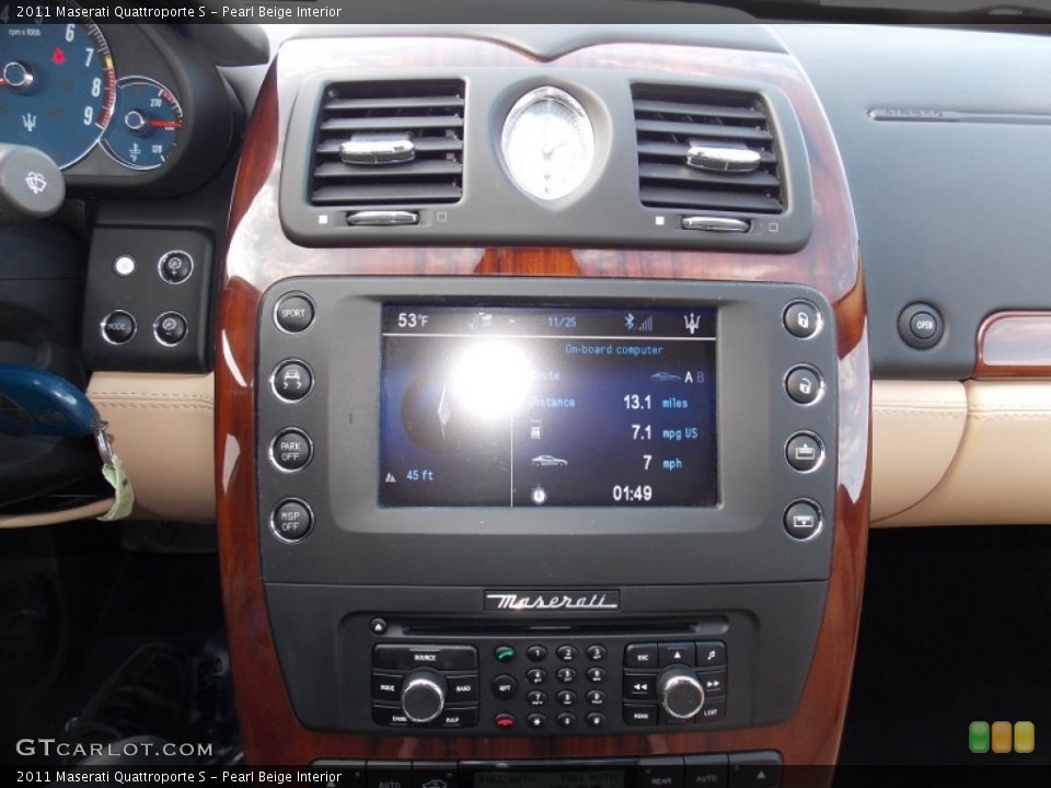 Pearl Beige Interior Controls for the 2011 Maserati Quattroporte S #90780156