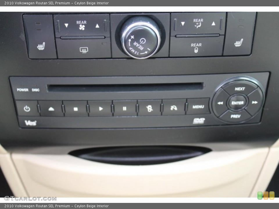 Ceylon Beige Interior Controls for the 2010 Volkswagen Routan SEL Premium #90838129
