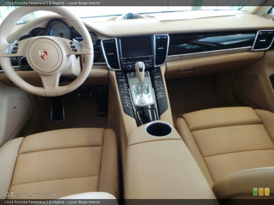 Luxor Beige Interior Dashboard for the 2014 Porsche Panamera S E-Hybrid #90841158