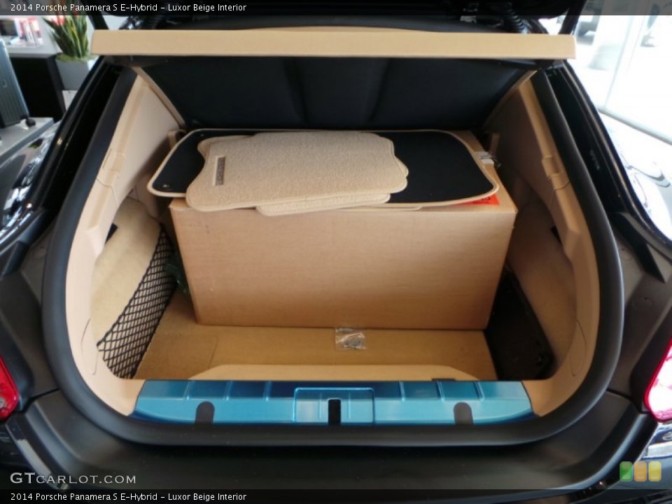 Luxor Beige Interior Trunk for the 2014 Porsche Panamera S E-Hybrid #90841186