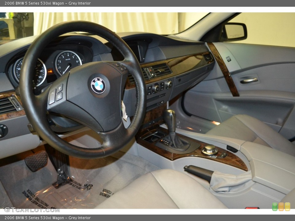 Grey Interior Photo for the 2006 BMW 5 Series 530xi Wagon #91031648