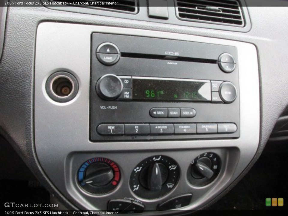 Charcoal/Charcoal Interior Controls for the 2006 Ford Focus ZX5 SES Hatchback #91152012