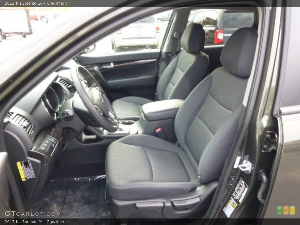 Gray Interior Photo for the 2013 Kia Sorento LX #91296404