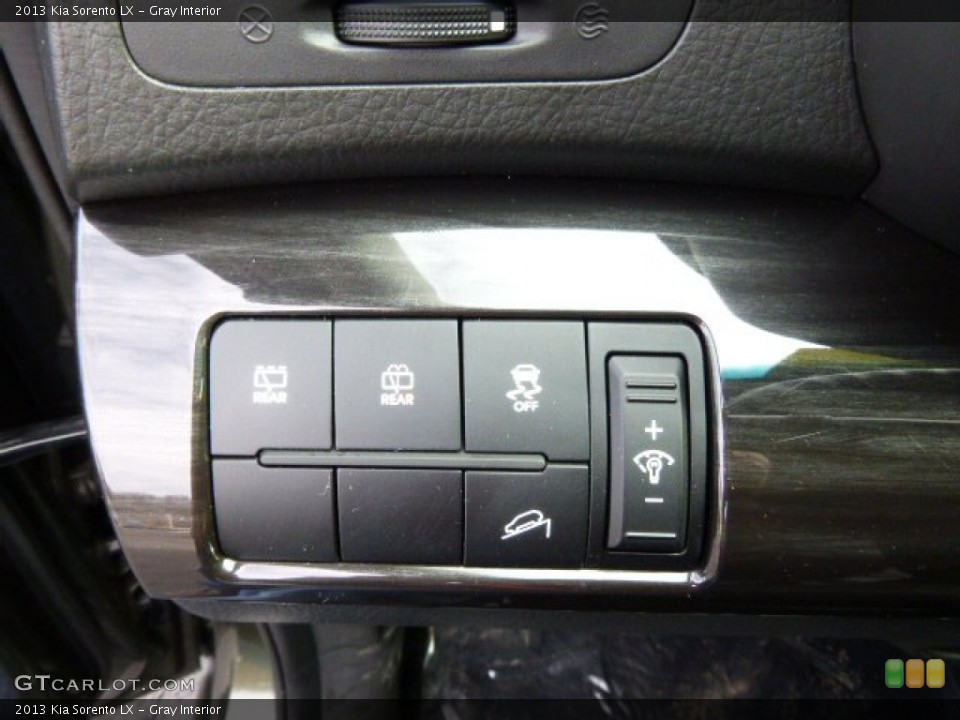 Gray Interior Controls for the 2013 Kia Sorento LX #91296593