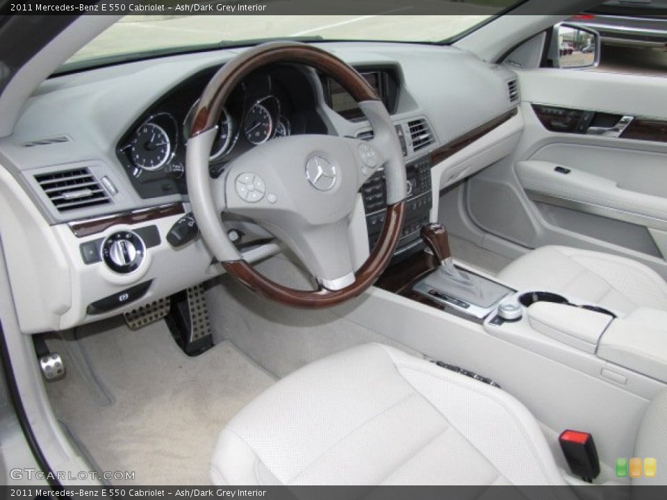 Ash/Dark Grey Interior Photo for the 2011 Mercedes-Benz E 550 Cabriolet #91309711
