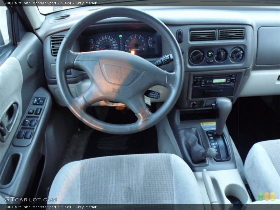 Gray Interior Dashboard for the 2001 Mitsubishi Montero Sport XLS 4x4 #91333174