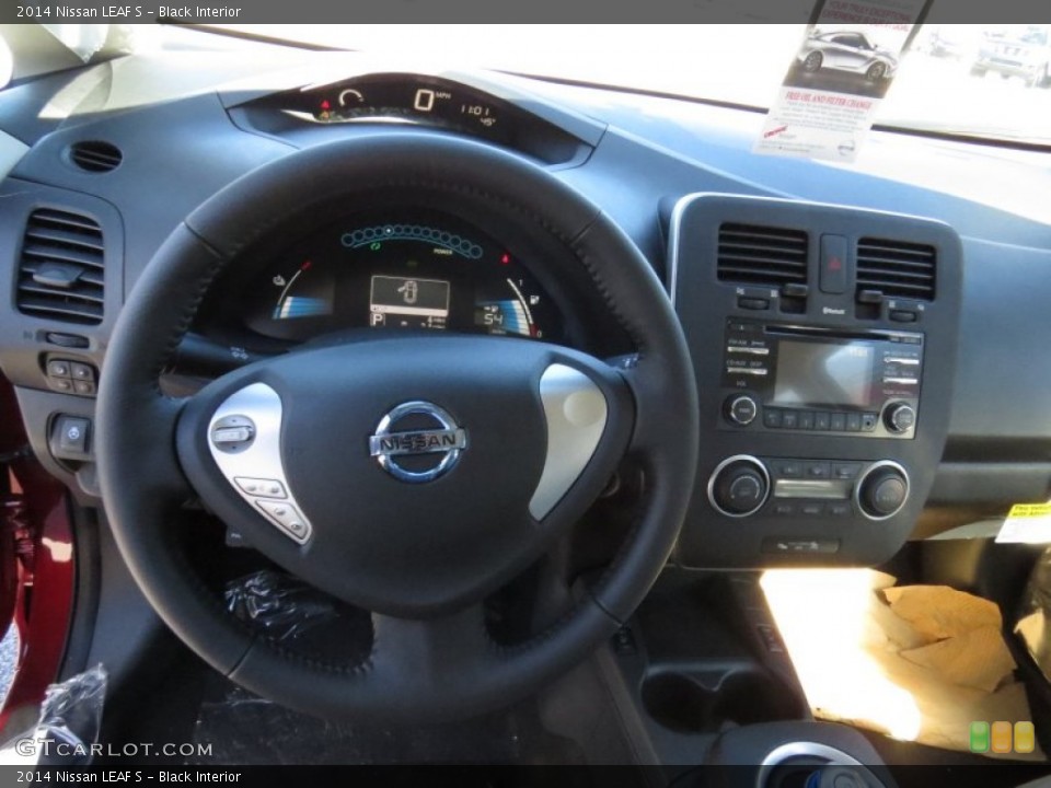 Black Interior Dashboard for the 2014 Nissan LEAF S #91423247