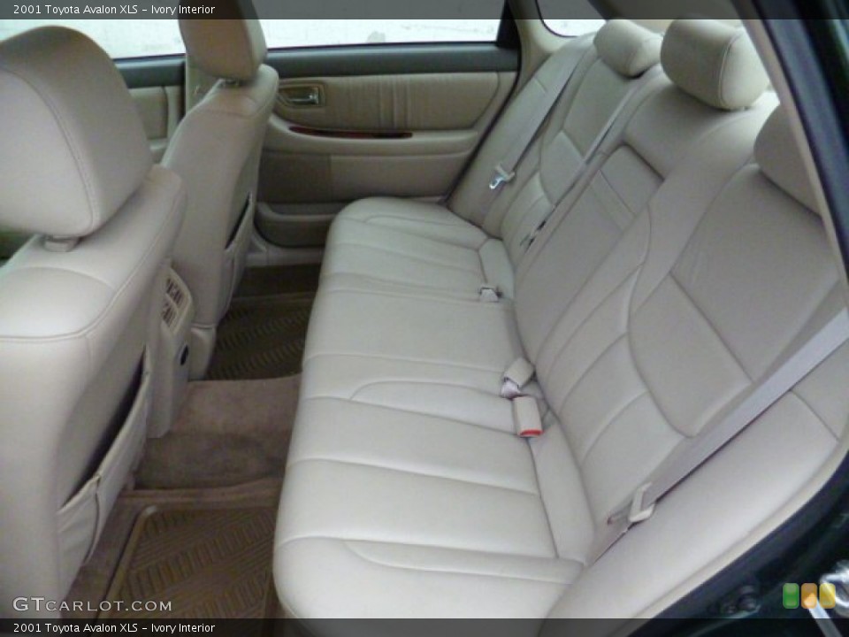 Ivory Interior Rear Seat for the 2001 Toyota Avalon XLS #91426589