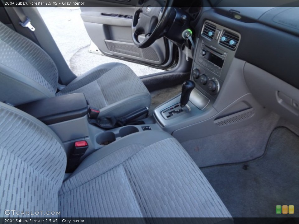 Gray Interior Photo for the 2004 Subaru Forester 2.5 XS #91571276
