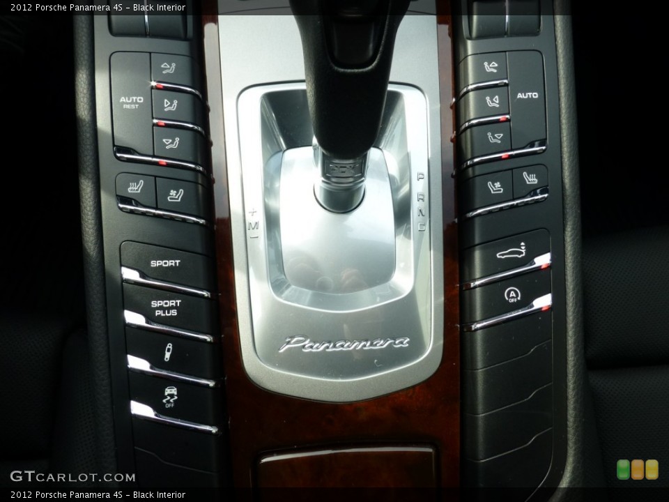 Black Interior Controls for the 2012 Porsche Panamera 4S #91575677