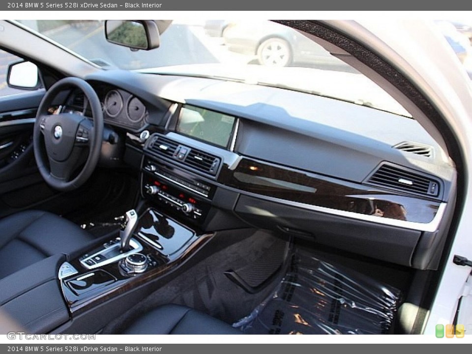 Black Interior Dashboard for the 2014 BMW 5 Series 528i xDrive Sedan #91580903