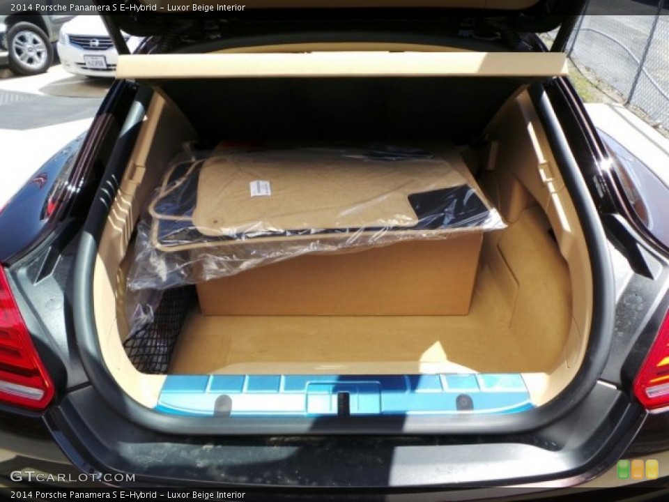 Luxor Beige Interior Trunk for the 2014 Porsche Panamera S E-Hybrid #91616115