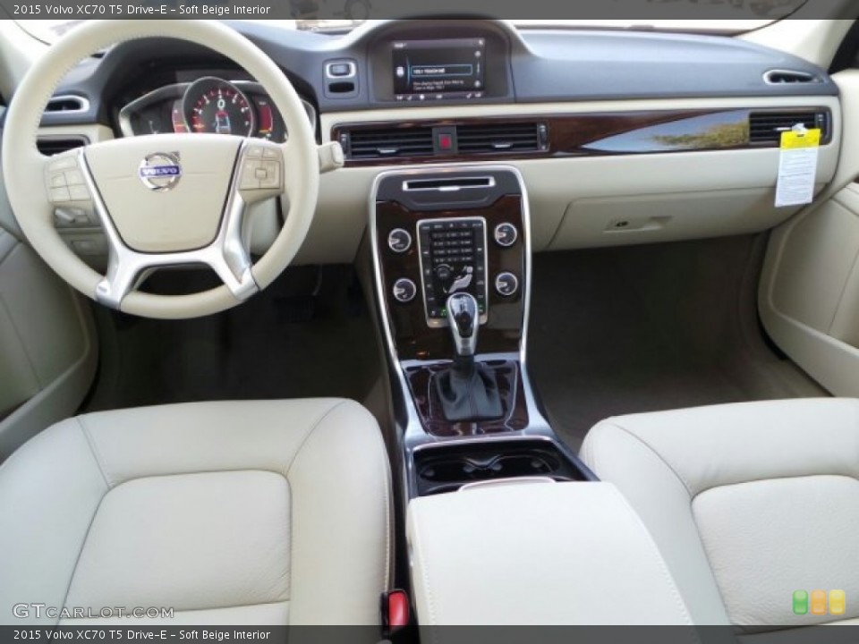 Soft Beige Interior Dashboard for the 2015 Volvo XC70 T5 Drive-E #91627032