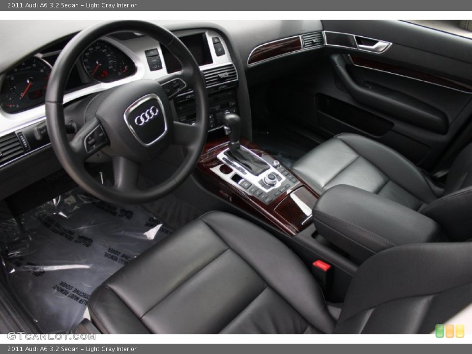 Light Gray Interior Photo for the 2011 Audi A6 3.2 Sedan #91693190