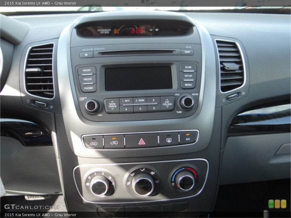 Gray Interior Controls for the 2015 Kia Sorento LX AWD #91697360