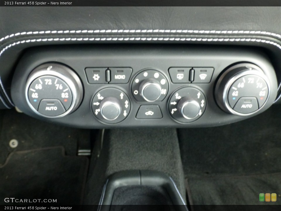 Nero Interior Controls for the 2013 Ferrari 458 Spider #91832120