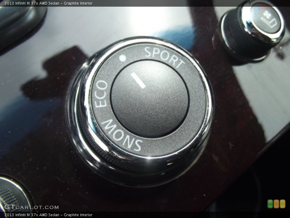 Graphite Interior Controls for the 2013 Infiniti M 37x AWD Sedan #91842437