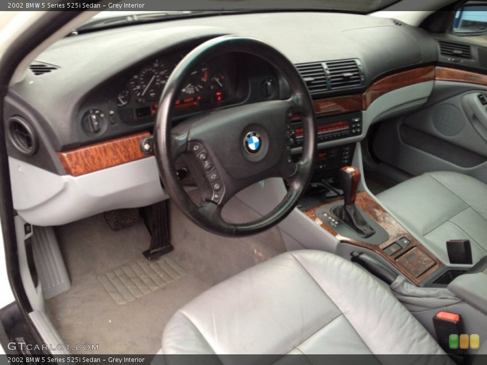 Grey Interior Photo for the 2002 BMW 5 Series 525i Sedan #91962977