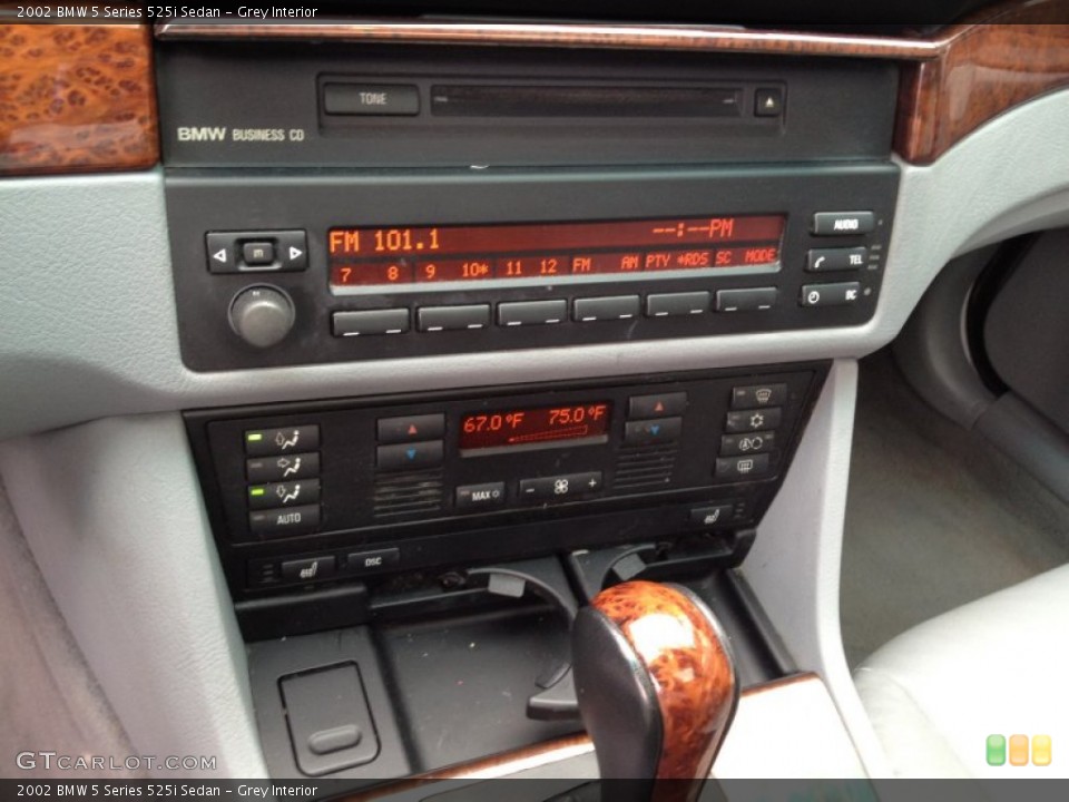 Grey Interior Controls for the 2002 BMW 5 Series 525i Sedan #91963088
