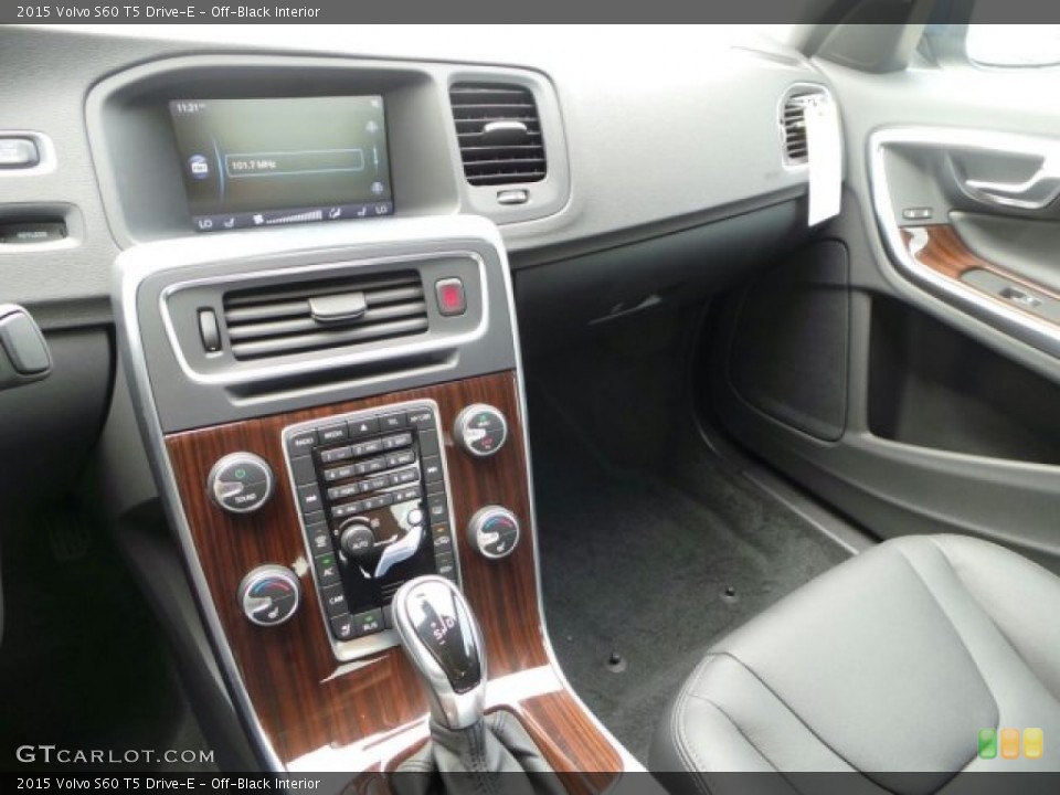 Off-Black Interior Dashboard for the 2015 Volvo S60 T5 Drive-E #91987785