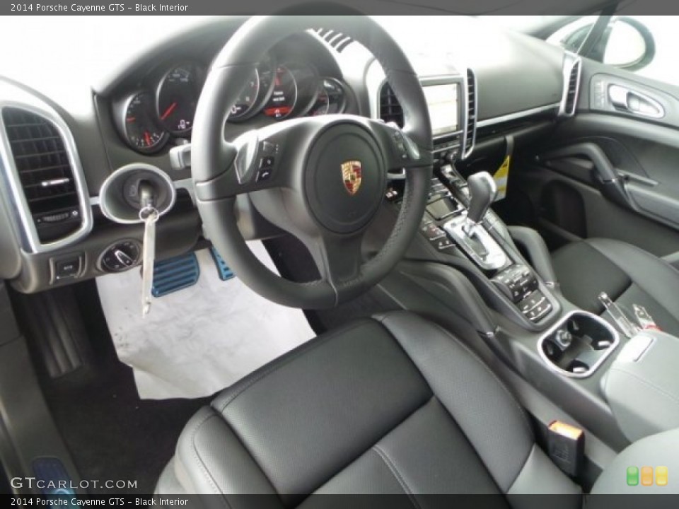 Black Interior Photo for the 2014 Porsche Cayenne GTS #92181688