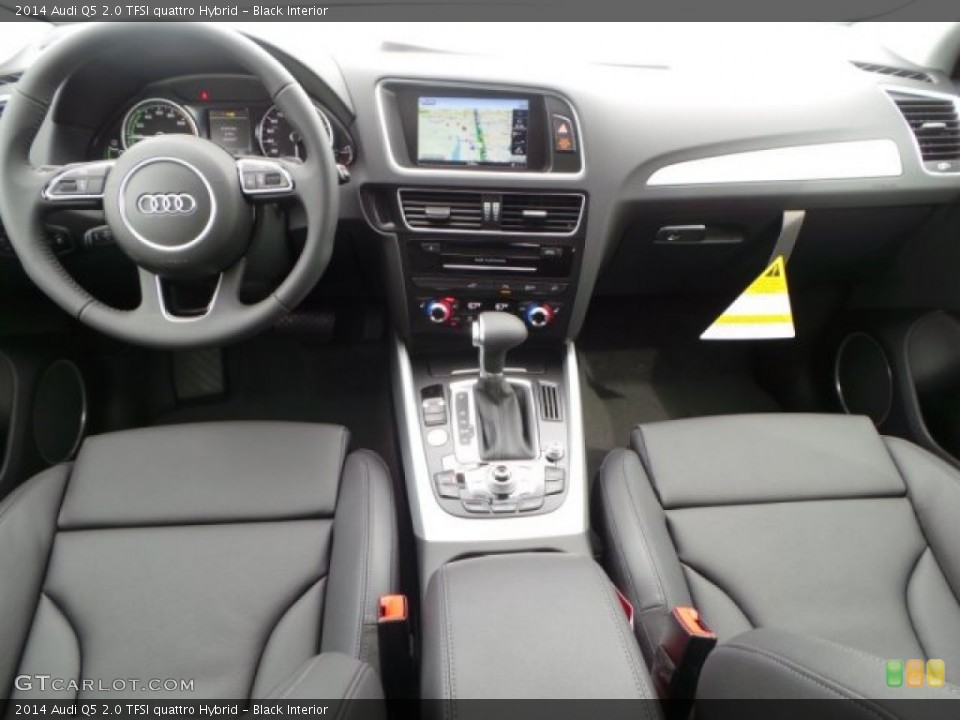 Black Interior Dashboard for the 2014 Audi Q5 2.0 TFSI quattro Hybrid #92186325