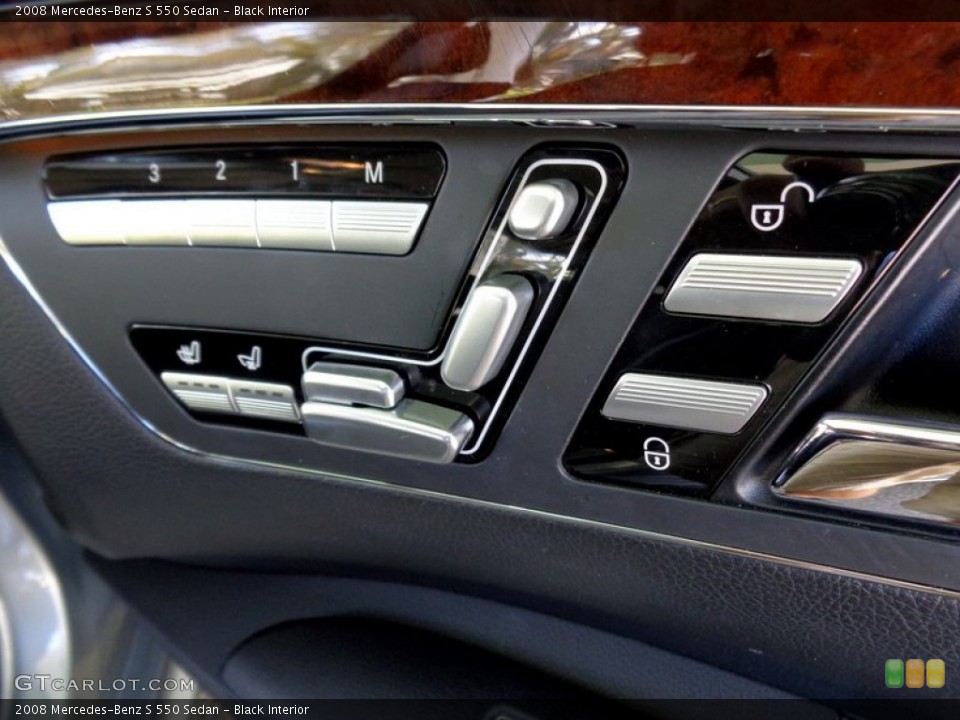 Black Interior Controls for the 2008 Mercedes-Benz S 550 Sedan #92229289