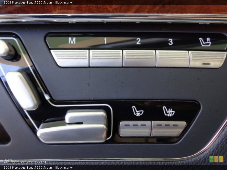 Black Interior Controls for the 2008 Mercedes-Benz S 550 Sedan #92229583