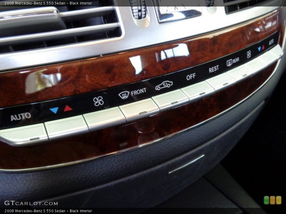 Black Interior Controls for the 2008 Mercedes-Benz S 550 Sedan #92229796