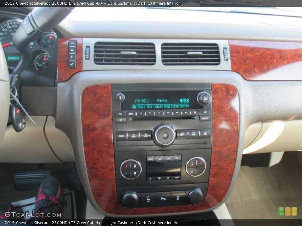 Light Cashmere/Dark Cashmere Interior Controls for the 2013 Chevrolet Silverado 2500HD LTZ Crew Cab 4x4 #92230309