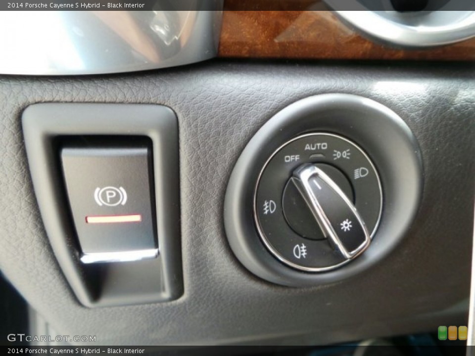 Black Interior Controls for the 2014 Porsche Cayenne S Hybrid #92237663