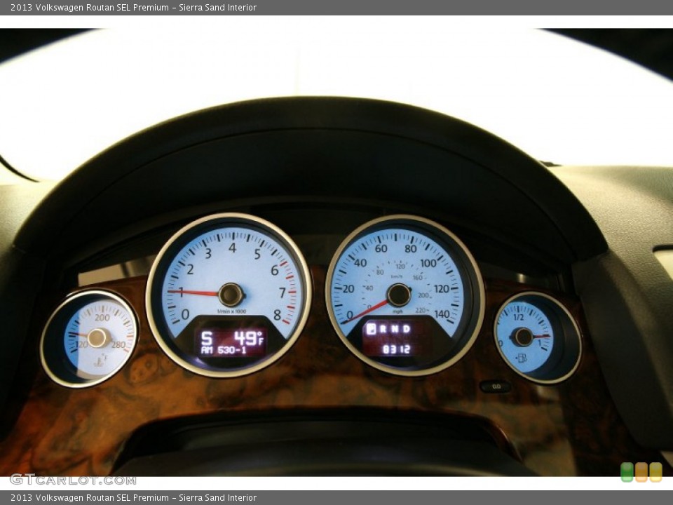 Sierra Sand Interior Gauges for the 2013 Volkswagen Routan SEL Premium #92435185