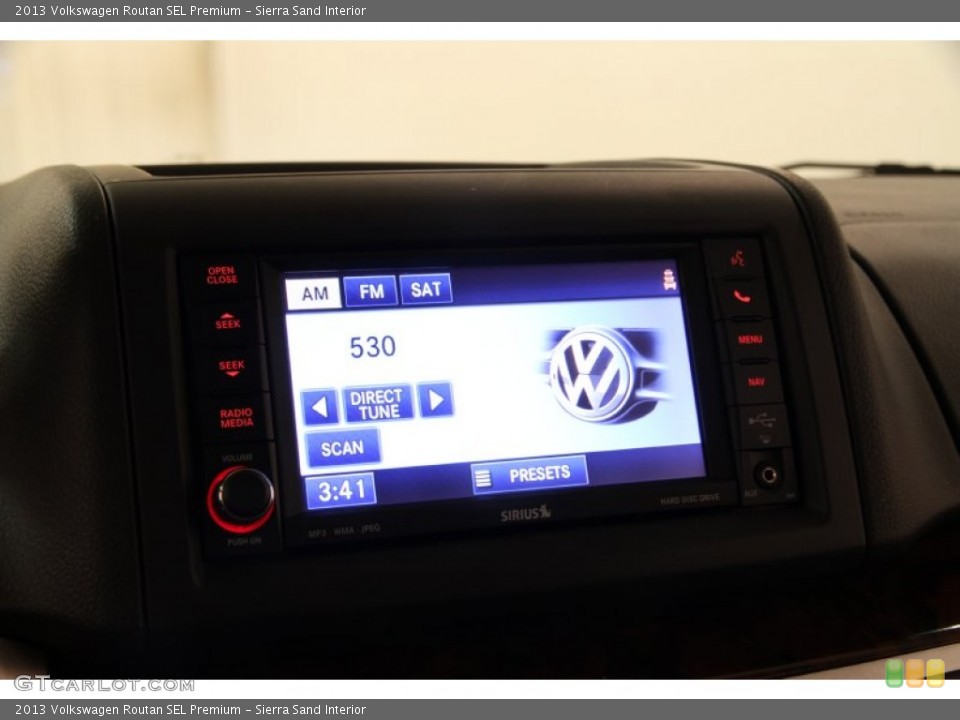 Sierra Sand Interior Controls for the 2013 Volkswagen Routan SEL Premium #92435293