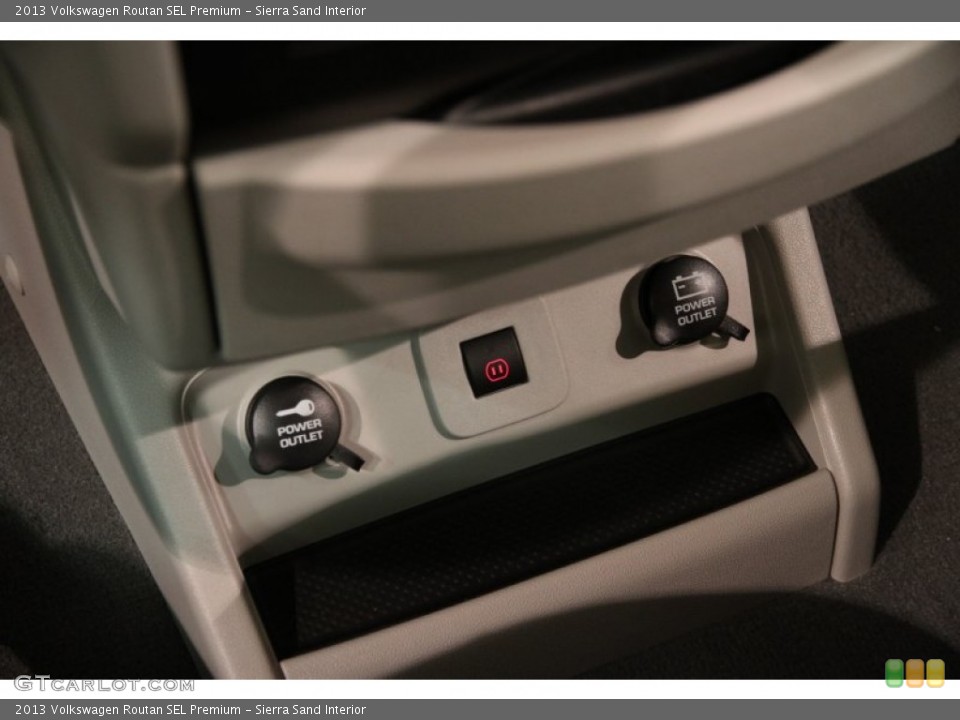 Sierra Sand Interior Controls for the 2013 Volkswagen Routan SEL Premium #92435464