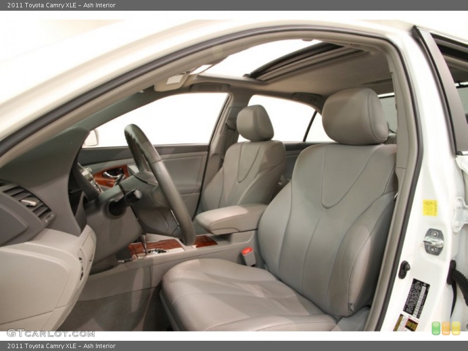 Ash Interior Photo for the 2011 Toyota Camry XLE #92471527